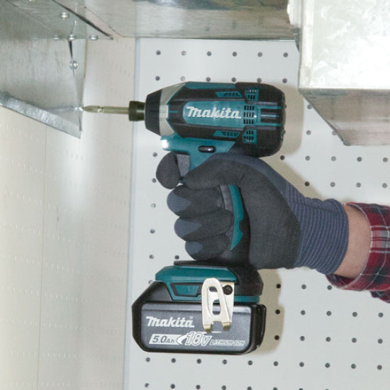 Аккумуляторный ударный гайковерт Makita DTD152RME
