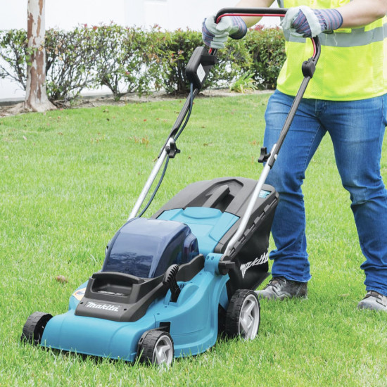 Аккумуляторная газонокосилка MAKITA DLM380PM