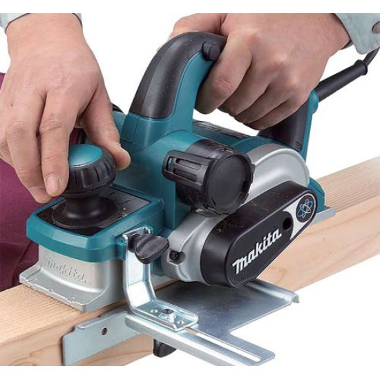 Электрический рубанок Makita KP0810C