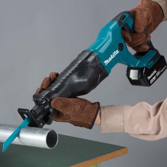 Аккумуляторная сабельная пила Makita DJR186RFE